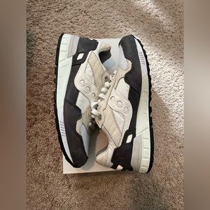 Saucony Shadow Grey 5000 size 9.5M